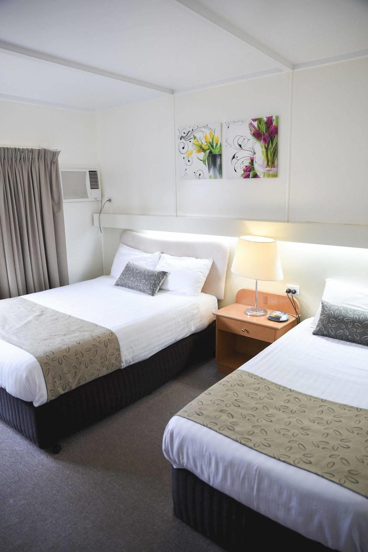 Charleville Motel Екстериор снимка