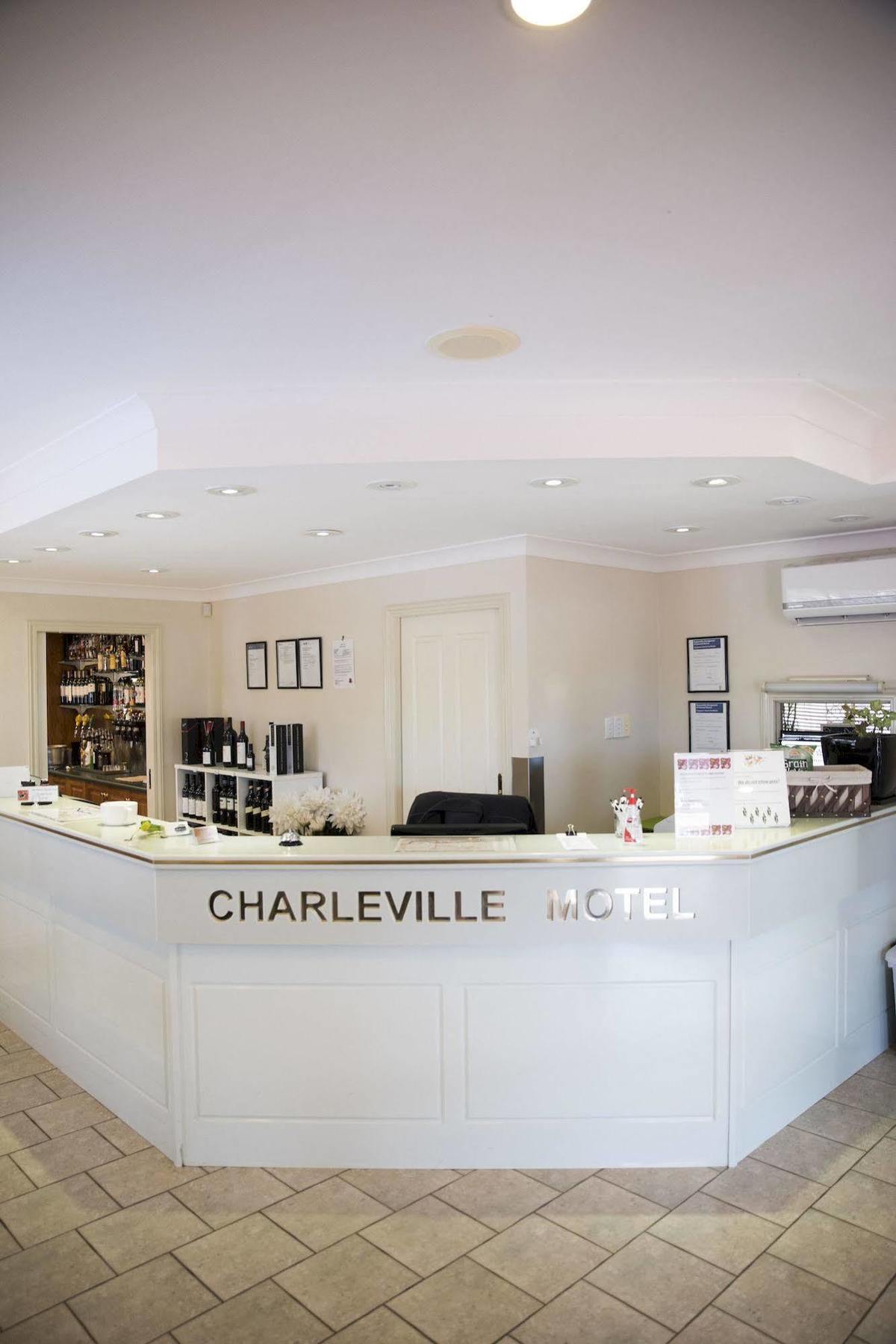 Charleville Motel Екстериор снимка